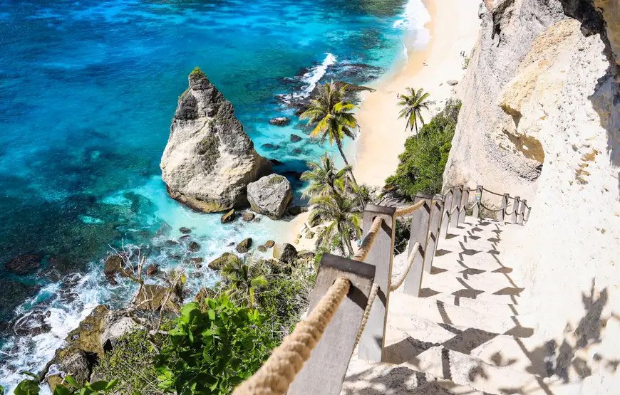 Diamond-beach-Bali-Spatiatur-a