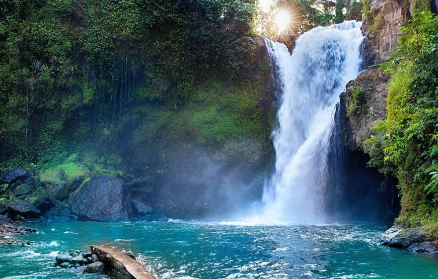 Tegenungan-Waterfall-Bali-Spatiatur-a
